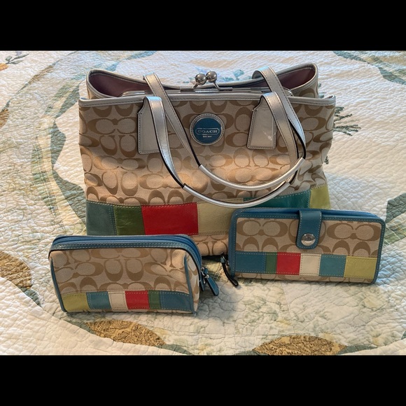 Coach Signature Stripe Frame Carryall NWOT - Picture 5 of 6